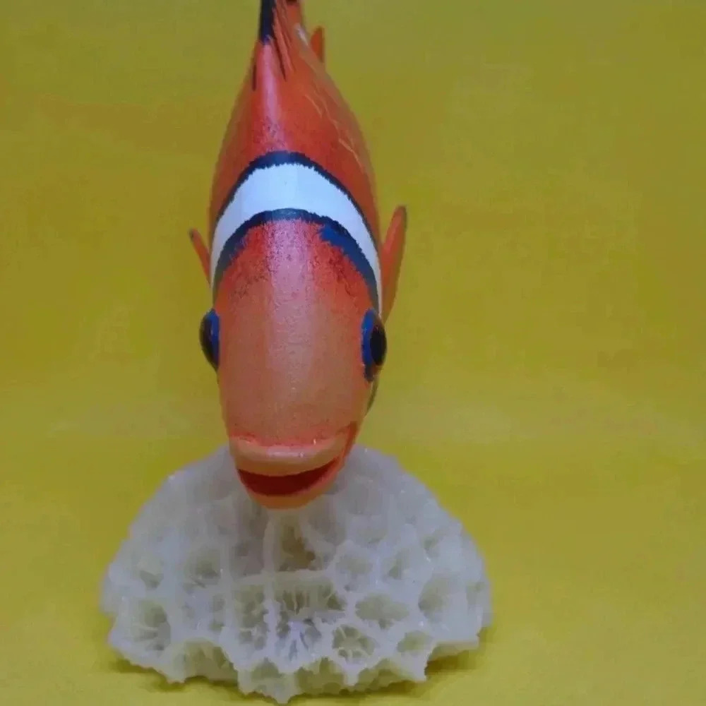 Tropical wood clown fish on faux coral - Picture 5 of 9
